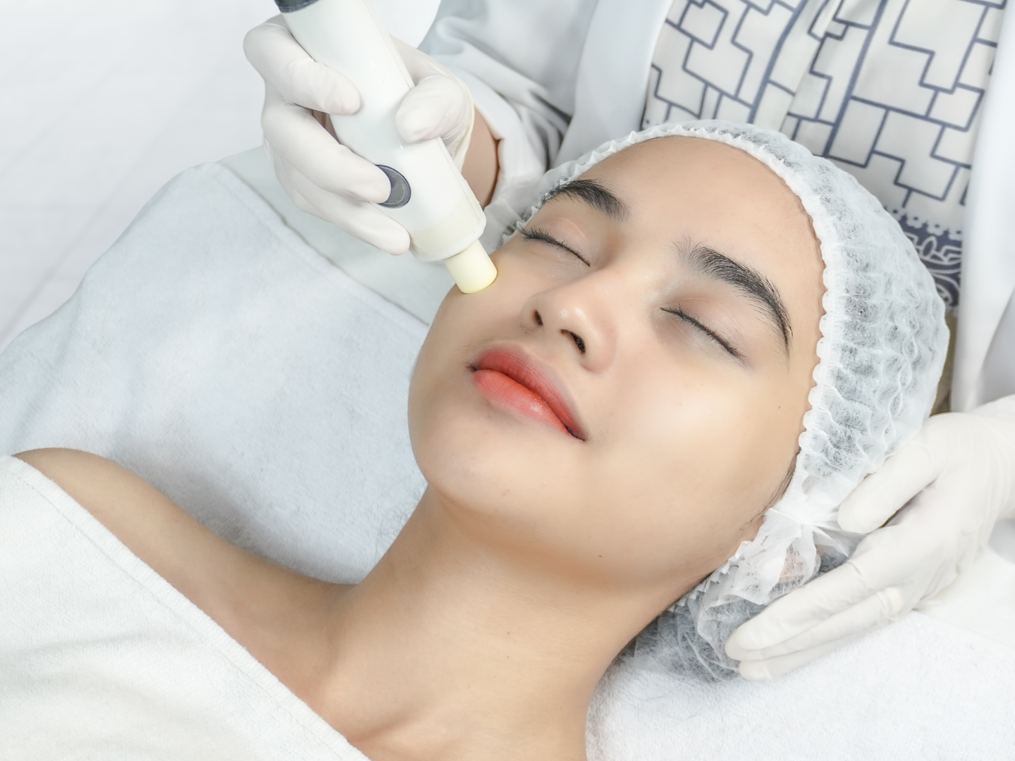 Microderma Rev Face Up Facial